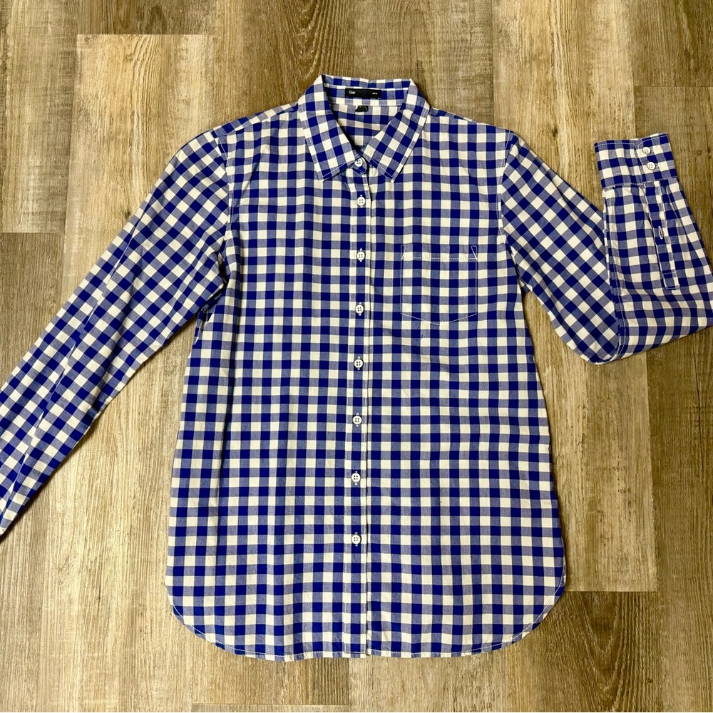 GAP Blue and White Checkered Button Down Shirt